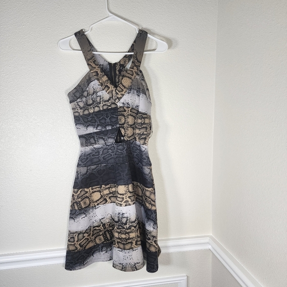Jessica Simpson Mixed Reptilian Scuba Print Mini US Size M - Picture 11 of 11
